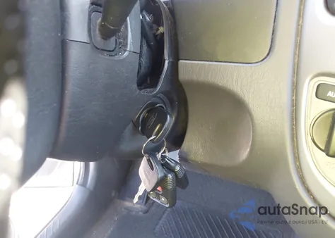 2003 Ford Escape Xlt z USA, uszkodzony, nr VIN 1FMYU93183KB81224